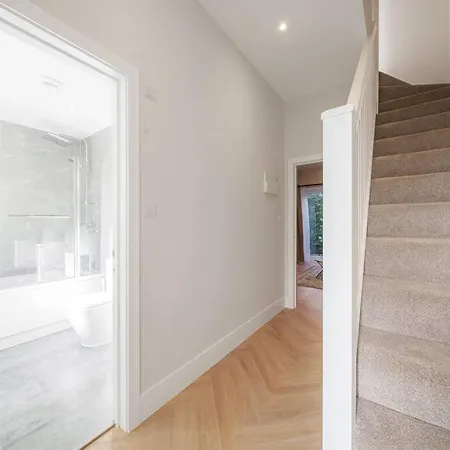Cosy Tooting Retreat: 2-Bed Gem Apartamento Londres Exterior foto
