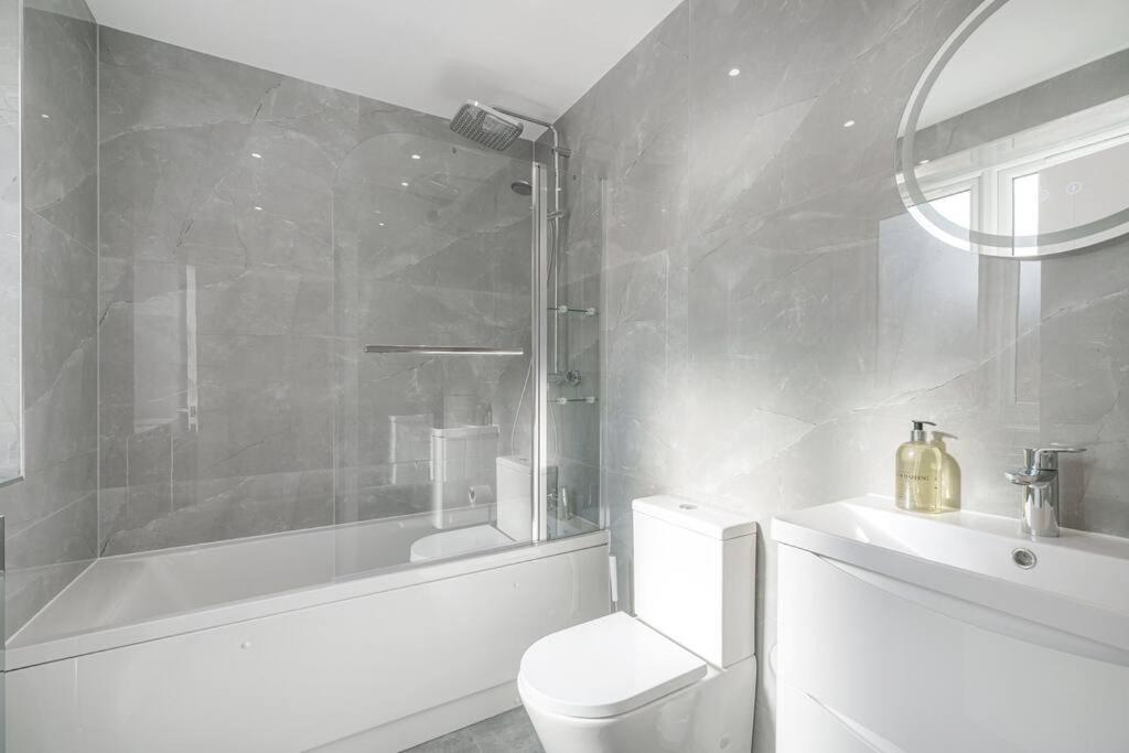 Cosy Tooting Retreat: 2-bed Gem * Лондон