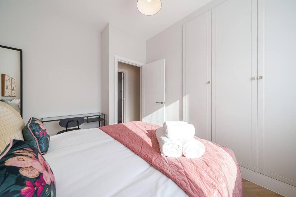 Cosy Tooting Retreat: 2-bed Gem Апартаменты Лондон