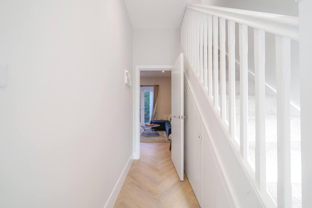 Cosy Tooting Retreat: 2-bed Gem Апартаменты *