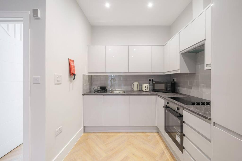 Cosy Tooting Retreat: 2-bed Gem Апартаменты *